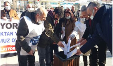 ‘NEFES ALAMIYORUZ’ DİYEREK BORDRO YAKTILAR