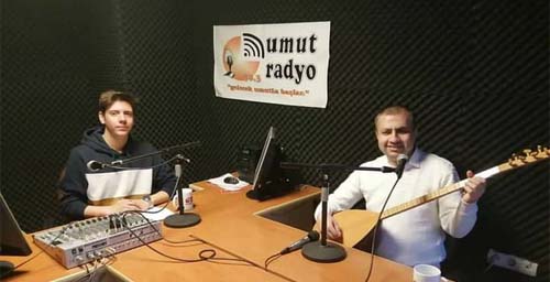 GÖRME ENGELLİ GENÇ OZAN MUHARREM ÖZTÜRK UMUT GENÇLİK KULÜBÜ’NE KONUK OLDU