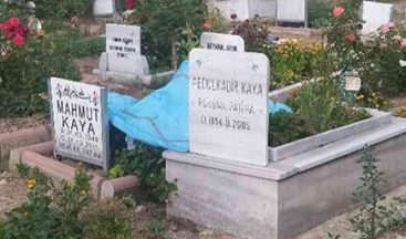 EŞİNİN MEZARINI ZİYARET EDERKEN ÖLDÜ
