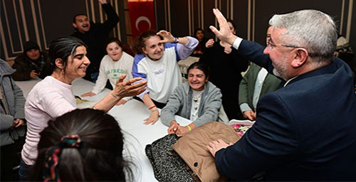 ENGELLİLER GÜNÜNE RENKLİ KUTLAMA