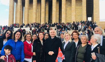İYİ PARTİLİ KADINLARDAN ANITKABİR ZİYARETİ