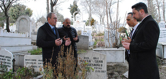 ÇALIŞMALARINA KABİR ZİYARETLERİ İLE BAŞLADI