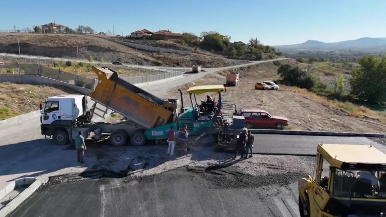 SUNGURLU ÇİFTLİK MAHALLESİNE ASFALT DESTEĞİ