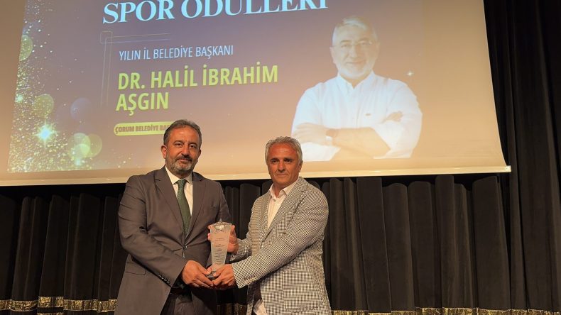 AŞGIN’A ‘YILIN İL BELEDİYE BAŞKANI’ ÖDÜLÜ