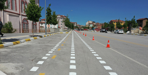 AZERBAYCAN CADDESİ’NDE YENİ BİSİKLET YOLU
