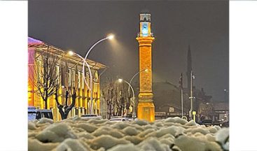 KAR YAĞAR YAĞMAZ EKİPLER SAHADAYDI