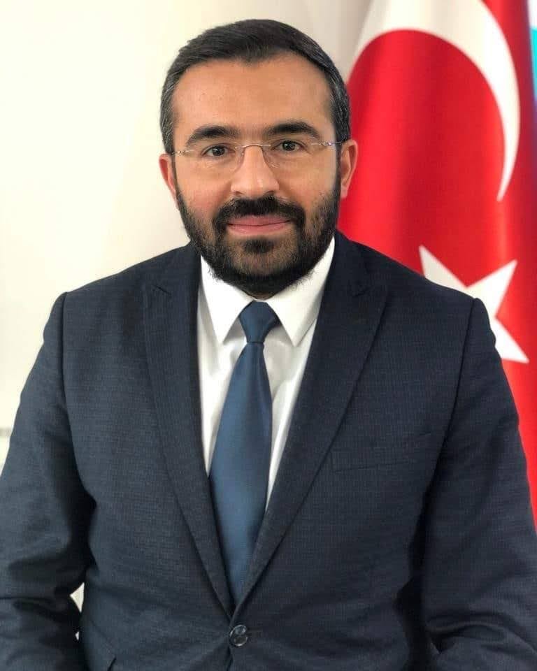 SMMMO Odası Başkanı Ceyhan Baran açıklamasında bayramların sevgi, saygı, kardeşlik duygularının pekiştiği günler olduğunu belirterek, bugünlerin yardım ve dayanışma bilincini güçlendirdiğini vurguladı. 