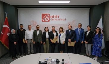 3 BİN 400 YILLIK REÇETEYİ SERAMİK TABLETE İŞLEDİLER