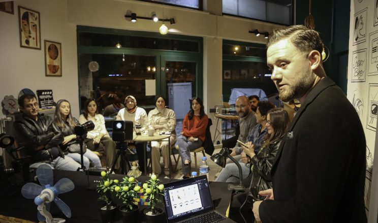 FOTOĞRAF TUTKUNLARI ATÖLYE ÇALIŞMASINDA BULUŞTU