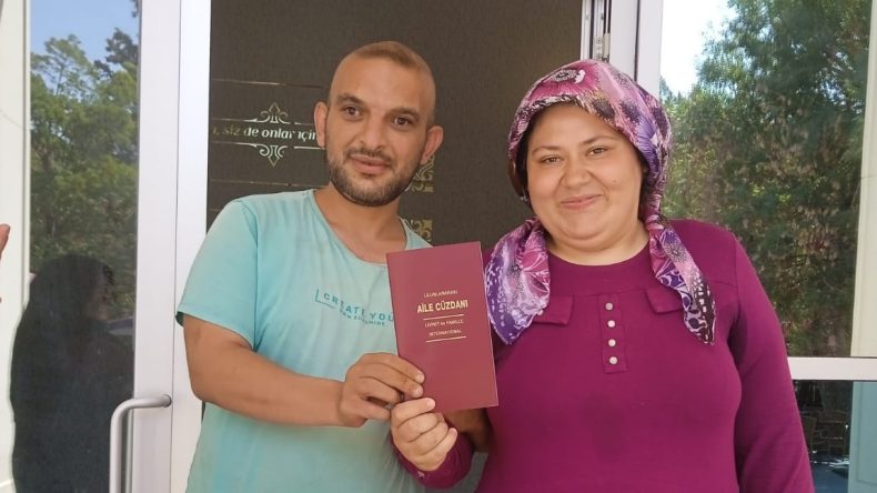 GÖRME ENGELLİ GENÇ ÇİFT YARDIM BEKLİYOR