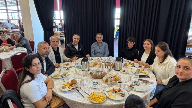 İSTANBUL’DA YAŞAYAN KOZÖRENLİLER KAHVALTIDA BİR ARAYA GELDİ