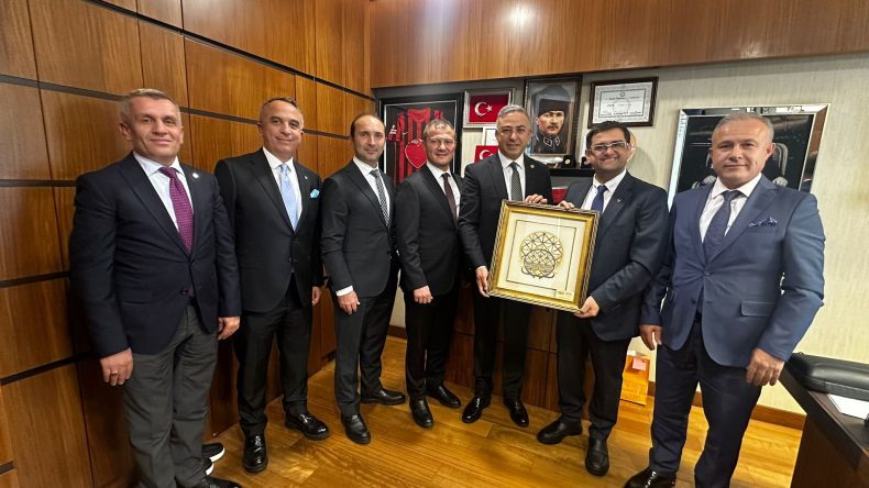 ’ÇORUM’DA DEĞİŞİM ZAMANI’ EKİBİ’NDEN MİLLETVEKİLİ TAHTASIZ’A ZİYARET