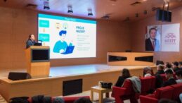 HİTÜ ÖĞRENCİ KULÜPLERİNE SOSYAL MEDYA KULLANIMI ANLATILDI