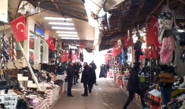 ARASTA KIRMIZI BEYAZA BÜRÜNDÜ