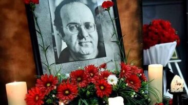 DEMOKRASİ ŞEHİDİ GAZETECİ YAZAR UĞUR MUMCU İÇİN ANMA PROGRAMI