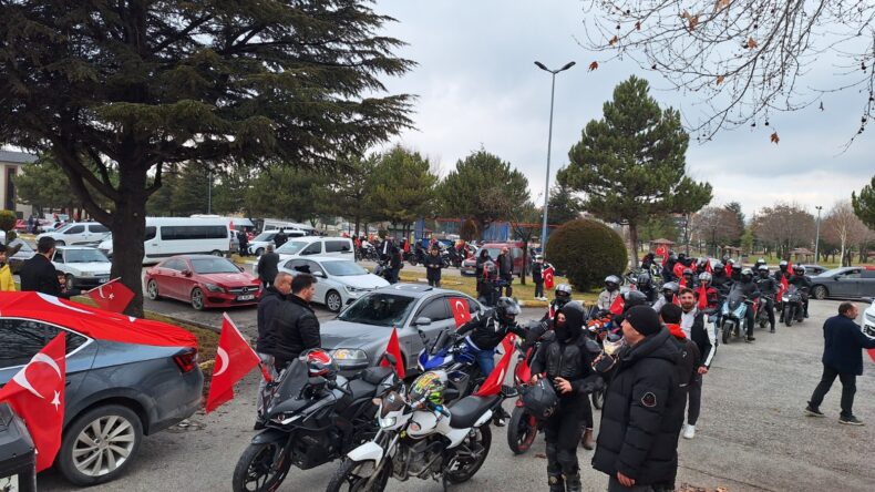 ÇORUM’DA YÜZLERCE TEKERLEK BAYRAĞIMIZ İÇİN DÖNDÜ