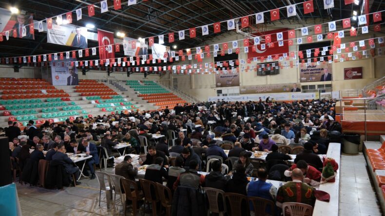 BELEDİYE’NİN İFTARINDA İLK ORUÇ AÇILDI