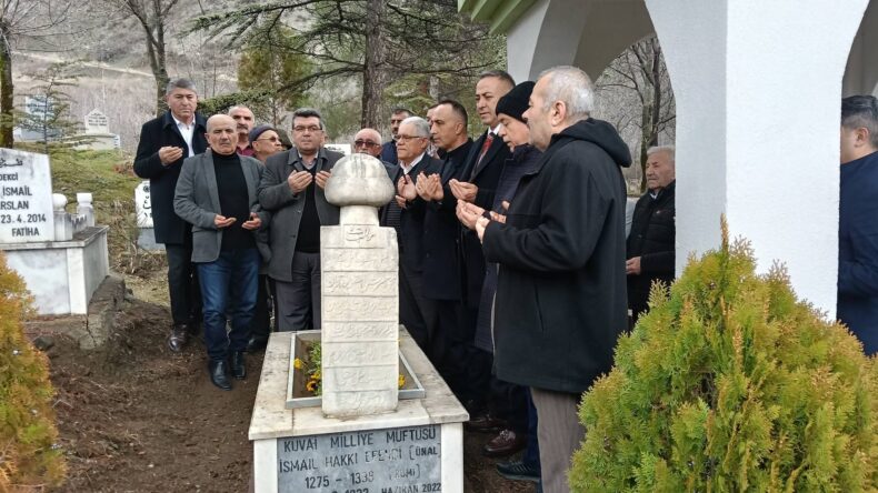 KUVAYI MİLLİYECİ MÜFTÜ MEZARI BAŞINDA ANILDI