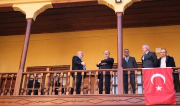 KÜLTÜR BAKANI YARDIMCISI ÇAM, ÇORUM BELEDİYESİ’Nİ ZİYARET ETTİ