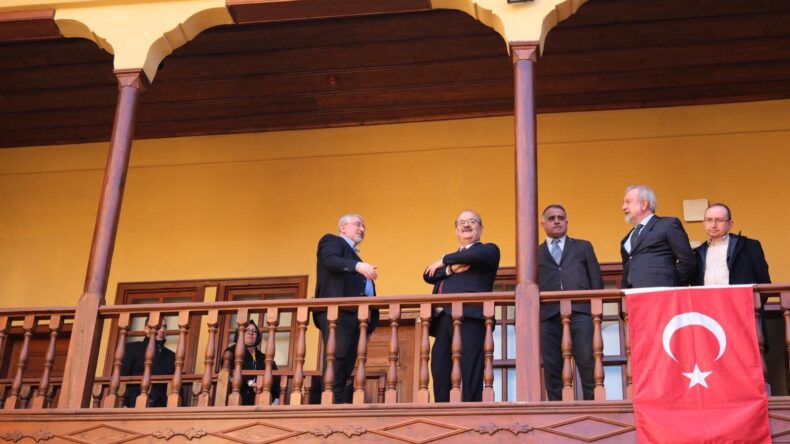 KÜLTÜR BAKANI YARDIMCISI ÇAM, ÇORUM BELEDİYESİ’Nİ ZİYARET ETTİ