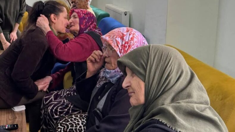 CHP KADIN KOLLARINDAN SEVGİ VE HUZUREVİ’NE BAYRAM ZİYARETLERİ
