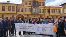 HANÖNÜ’NDE ‘OTİZM’ DAYANIŞMASI