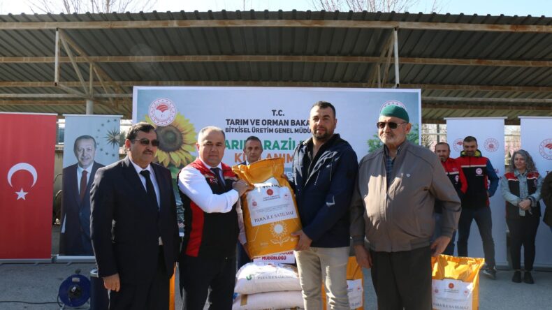 ÇORUMLU ÜRETİCİLERE NOHUT TOHUMU DAĞITILDI