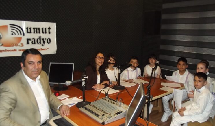 CANLI YAYINDA 23 NİSAN COŞKUSU