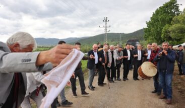 VALİ ÇALGAN VE BAŞKAN AŞGIN’DAN KÖY MEYDANINDA HALAY