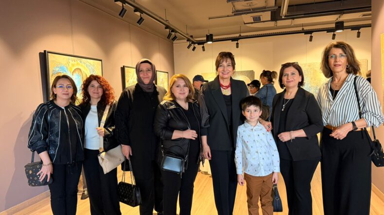 AYŞECİK ÇEVİK’TEN MUHTEŞEM SERGİ