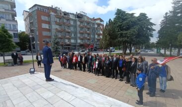 EĞİTİM-İŞ VE ADD’DEN ORTAK ÇELENK TÖRENİ