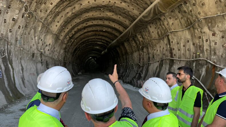 AHLATCI: HIZLI TREN RAYLARI AĞUSTOS’TA DÖŞENİYOR