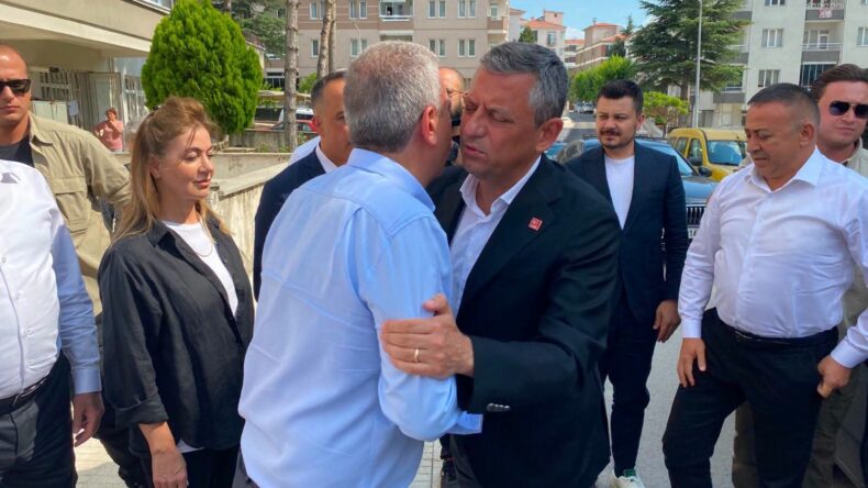 ÖZGÜR ÖZEL’DEN KÖSE AİLESİNE TAZİYE ZİYARETİ