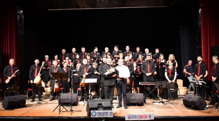 ŞEF KAZIM MERCAN YÖNETİMİ’NDE “TÜRKÜLERLE ANADOLU KONSERİ” BÜYÜLEDİ