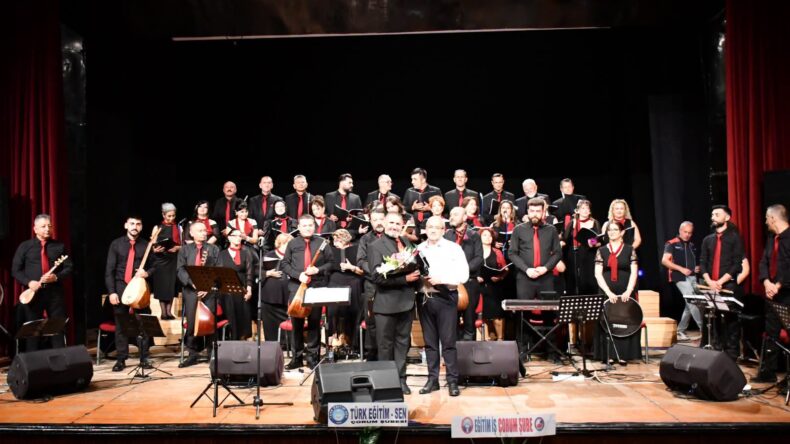 ŞEF KAZIM MERCAN YÖNETİMİ’NDE “TÜRKÜLERLE ANADOLU KONSERİ” BÜYÜLEDİ