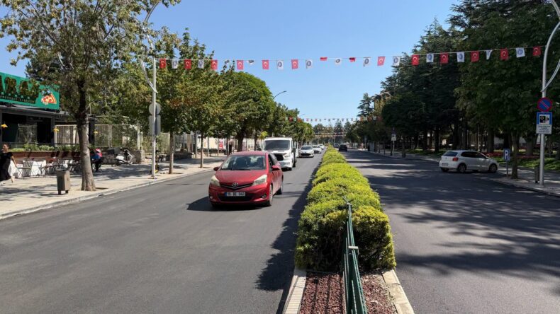 GAZİ CADDESİ’NDE ASFALT ÇALIŞMALARI TAMAMLANDI