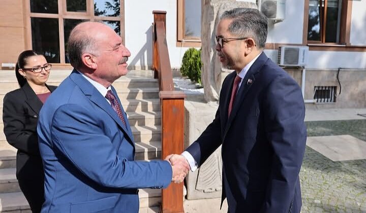 FİLİPİNLER BÜYÜKELÇİSİ’NDEN VALİ ALİ ÇALGAN’A ZİYARET
